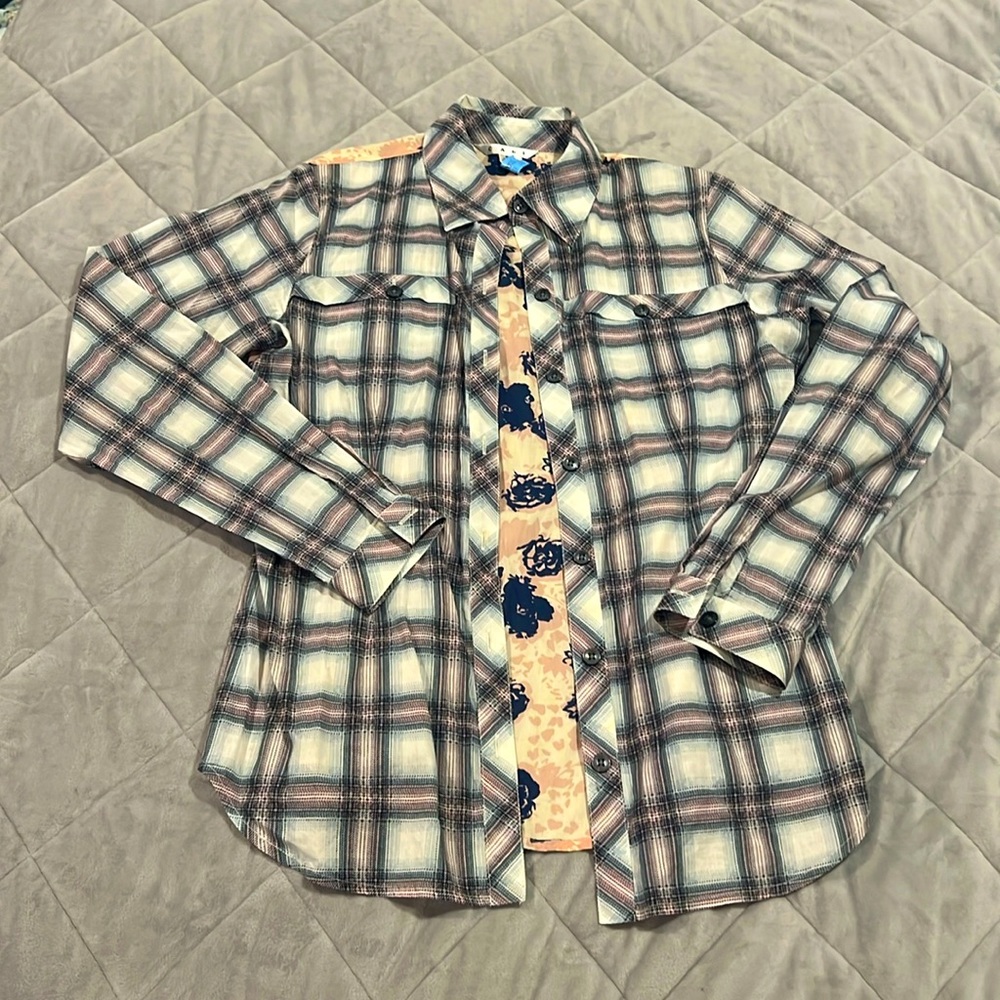 Lightweight & soft Cabi button-down with plaid front & floral back.
